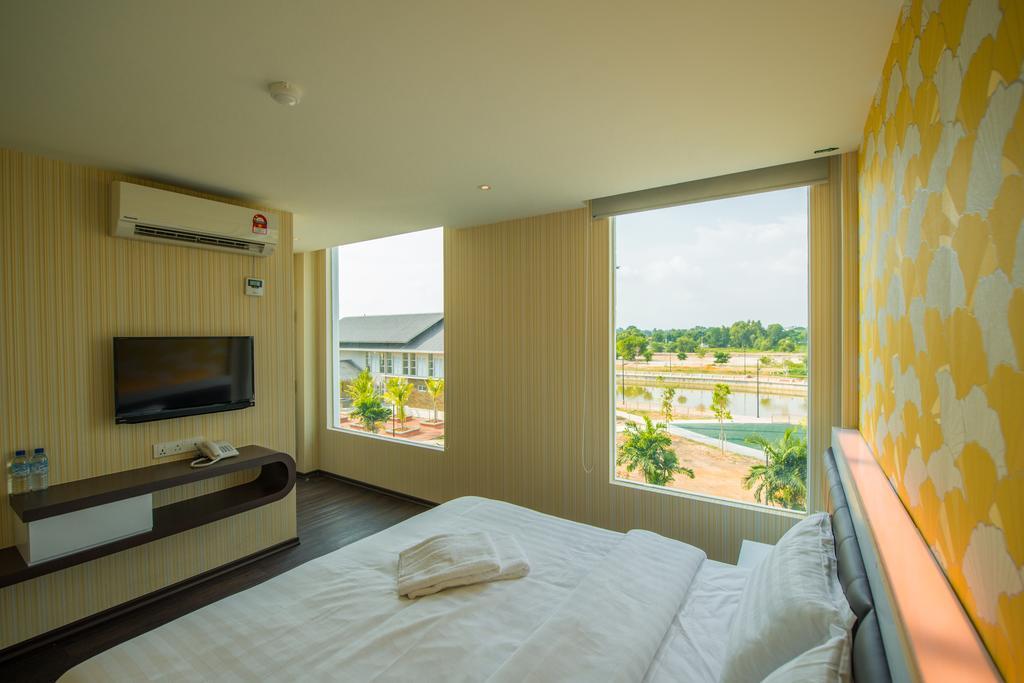 Riverfront Sentral Hotel Malacca Exterior photo